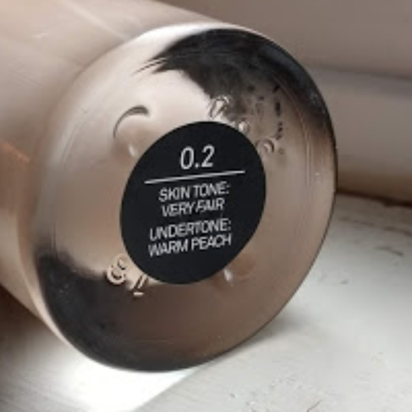 Smashbox Studio Skin 15 hour wear Foundation! - Picture 2 of 2